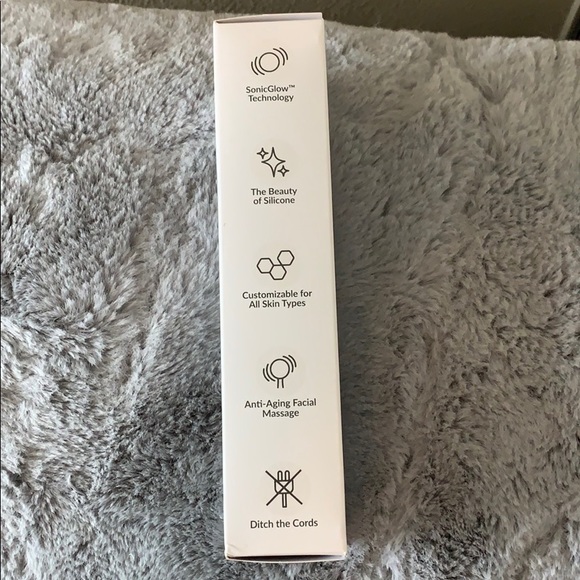 NIB Smart Facial Cleansing Device by pmd clean - Picture 2 of 4